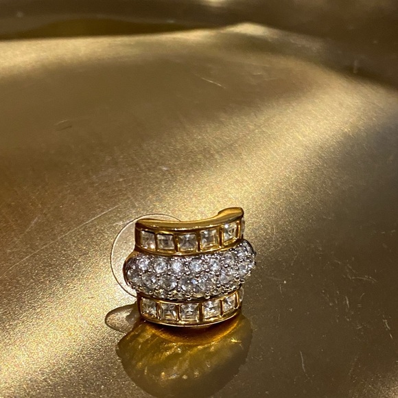 Swarovski single gold tone crystal earring for pierced ears - Picture 8 of 12